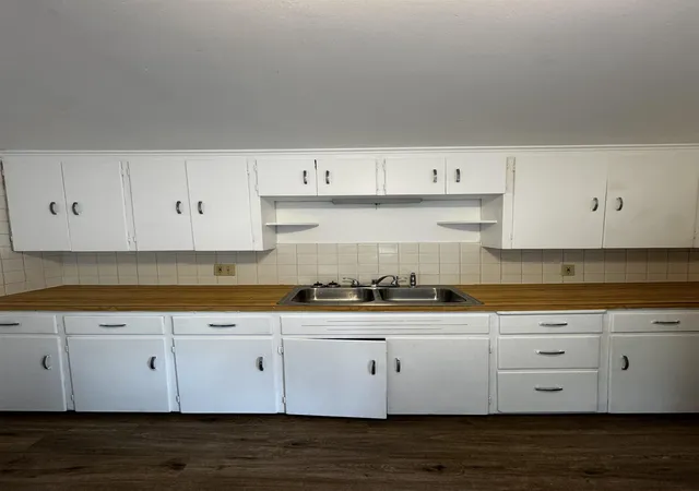 Photo 2 of Multi family home for sale at 1001 Greenwich St, Saginaw, MI 48602 | MLS# 5050211755 | Listing updated on 2026-07-15