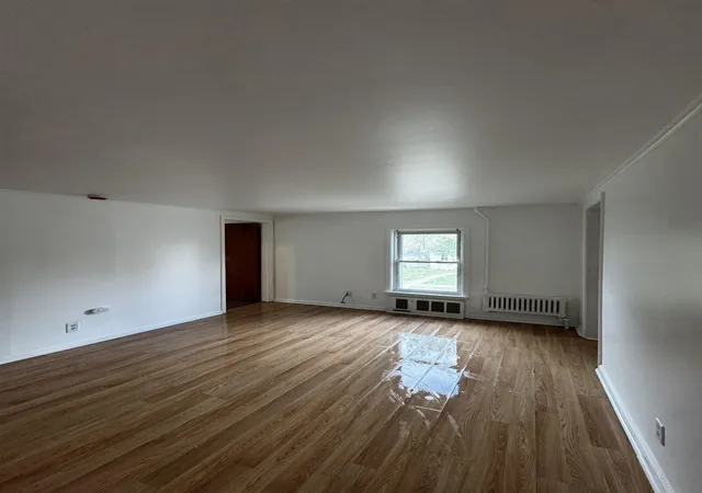 Listing Photo 5 - Condo for sale in building located at 1001 Greenwich St, Saginaw, MI 48602