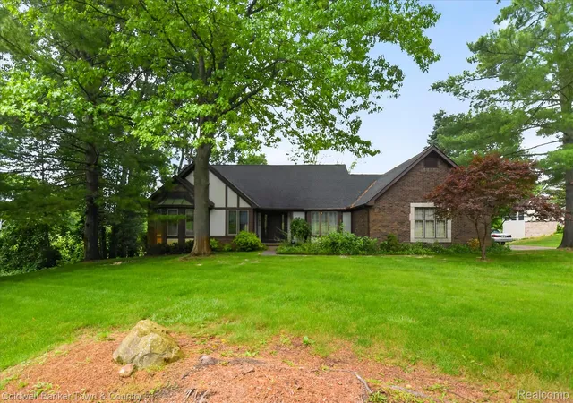Photo 3 of Single family home for sale at 6656 Snowshoe Ln, Brighton, MI 48116 | MLS# 20261045774 | Listing updated on 2026-06-21