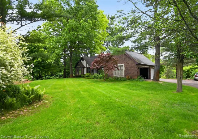 Photo 3 of Single family home for sale at 6656 Snowshoe Ln, Brighton, MI 48116 | MLS# 20261045774 | Listing updated on 2026-06-21