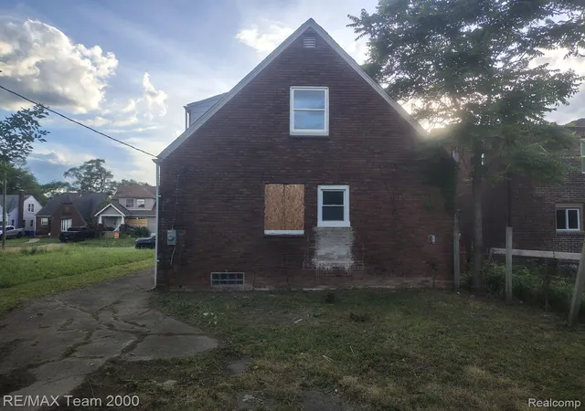 Photo 3 of Single family home for sale at 8860 Appoline St, Detroit, MI 48228 | MLS# 20261045783 | Listing updated on 2026-09-10