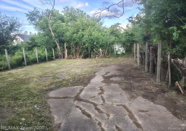 Photo 3 of Single family home for sale at 8860 Appoline St, Detroit, MI 48228 | MLS# 20261045783 | Listing updated on 2026-09-10