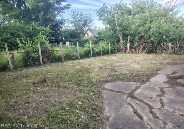 Photo 4 of Single family home for sale at 8860 Appoline St, Detroit, MI 48228 | MLS# 20261045783 | Listing updated on 2026-09-10