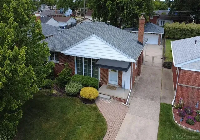 Photo 4 of Single family home for sale at 21209 Erben St, Saint Clair Shores, MI 48081 | MLS# 58050211785 | Listing updated on 2026-06-20