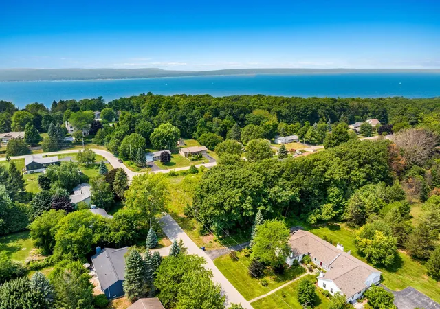 3rd image of 7016 Hilltop Ave, Traverse City, MI 49686 | MLS# 78080069849