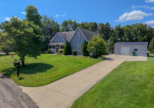 Photo 2 of Single family home for sale at 3860 Gateway Ln, Niles, MI 49120 | MLS# 69026030048 | Listing updated on 2026-09-13