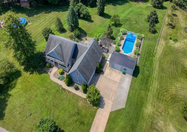 Photo 3 of Single family home for sale at 3860 Gateway Ln, Niles, MI 49120 | MLS# 69026030048 | Listing updated on 2026-09-13