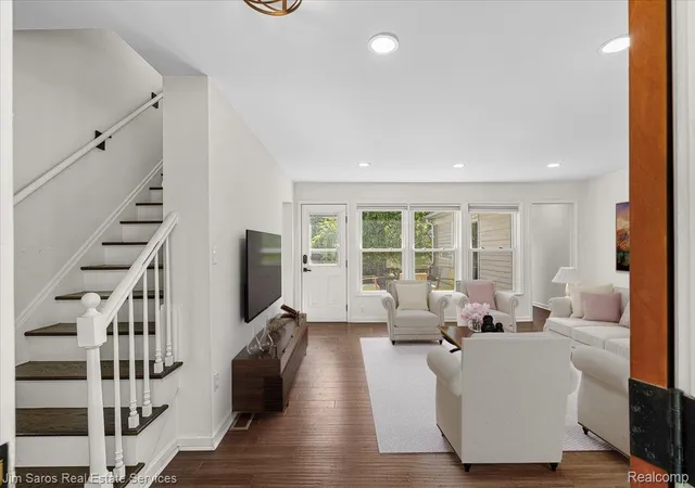 4th image of 615 Lakepointe St, Grosse Pointe Park, MI 48230 | MLS# 20261045816