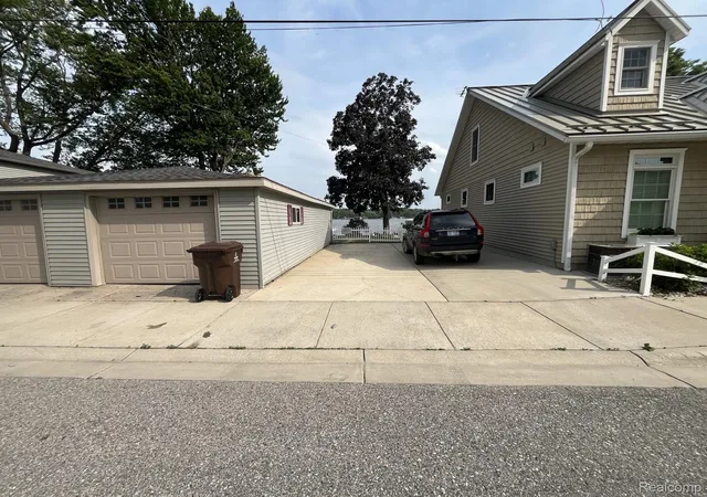 2nd image of 1138 Lakeview Dr, Lake Odessa, MI 48849 | MLS# 20261045819