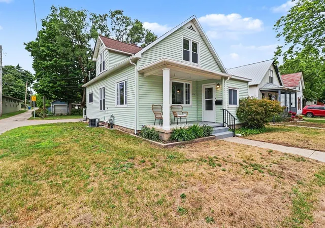 1st image of 109 N Franklin St, Ludington, MI 49431 | MLS# 67026030091