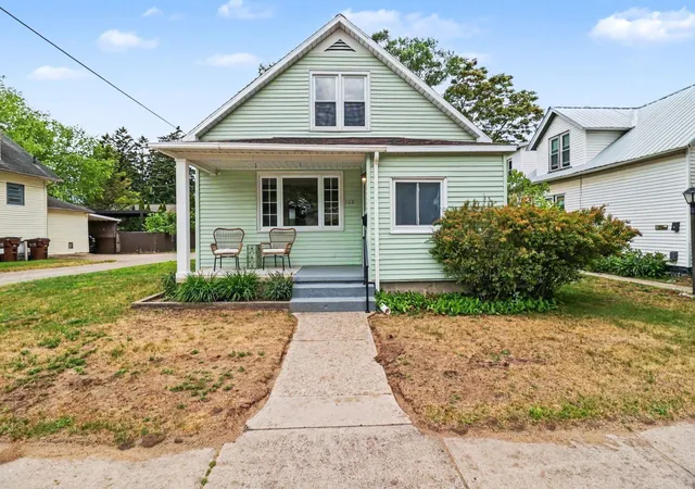 2nd image of 109 N Franklin St, Ludington, MI 49431 | MLS# 67026030091