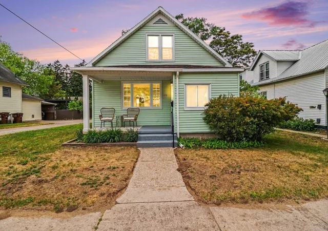 40th image of 109 N Franklin St, Ludington, MI 49431 | MLS# 67026030091