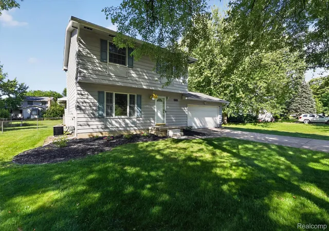 Photo 2 of Single family home for sale at 5521 Independence Colony Rd, Grand Blanc, MI 48439 | MLS# 20261045871 | Listing updated on 2026-09-07