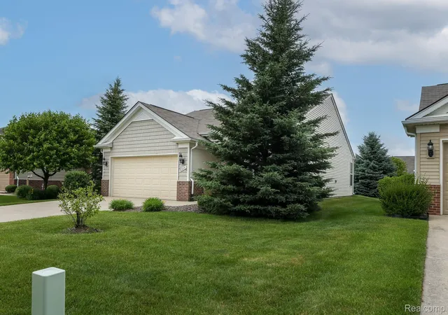 Photo 3 of Single family home for sale at 9385 Sand Hl Dr, Grand Blanc, MI 48439 | MLS# 20261045877 | Listing updated on 2026-07-31
