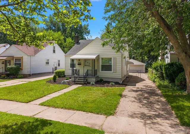 Photo 4 of Single family home for sale at 2155 E 8 Mile Rd, Grosse Pointe Woods, MI 48236 | MLS# 20261045903 | Listing updated on 2026-07-14