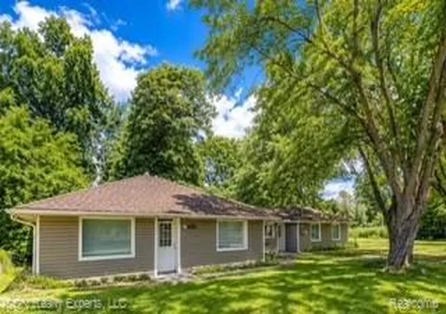 Photo 1 of Single family home for sale at 5028 Pheasant Rd, Waterford, MI 48327 | MLS# 20261045905 | Listing updated on 2026-09-14