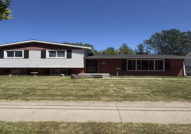 Photo 1 of Single family home for sale at 2518 Whitemore Pl, Saginaw, MI 48602 | MLS# 61050211824 | Listing updated on 2026-06-18