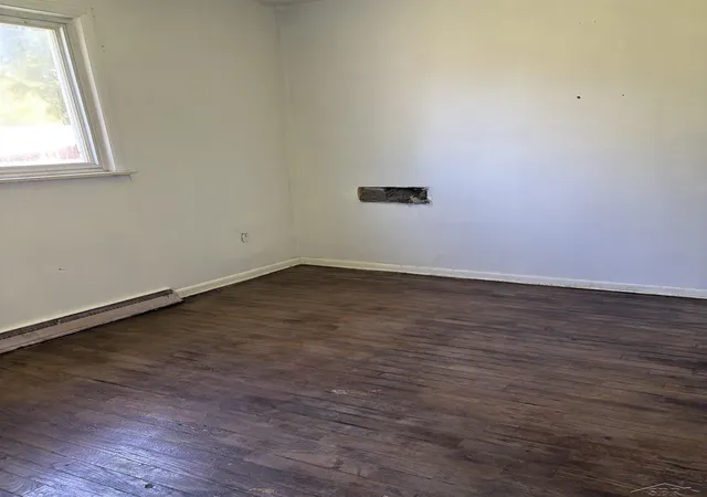 Photo 3 of Single family home for sale at 2518 Whitemore Pl, Saginaw, MI 48602 | MLS# 61050211824 | Listing updated on 2026-06-18