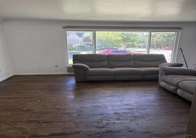 Photo 4 of Single family home for sale at 2518 Whitemore Pl, Saginaw, MI 48602 | MLS# 61050211824 | Listing updated on 2026-06-18