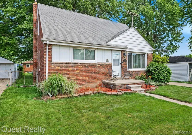Photo 3 of Single family home for sale at 25074 Waldorf St, Roseville, MI 48066 | MLS# 20261045918 | Listing updated on 2026-10-04