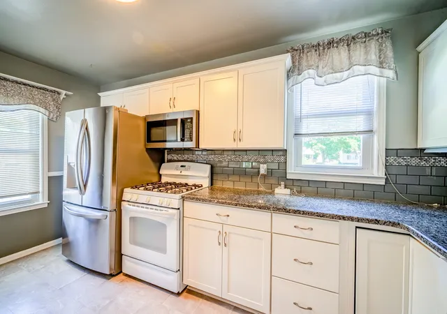 5th image of 6027 Kim Ave, Allen Park, MI 48101 | MLS# 81026030131