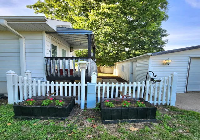 3rd image of 801 Concord Blvd, Jackson, MI 49202 | MLS# 81026030138