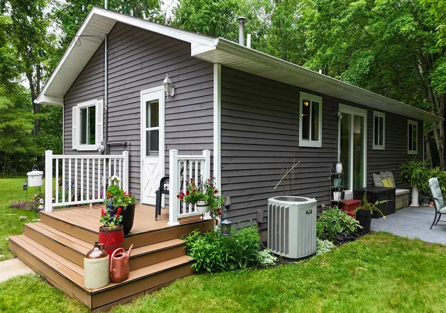 3rd image of 5190 S Vandecar Rd, Mount Pleasant, MI 48858 | MLS# 79080069862
