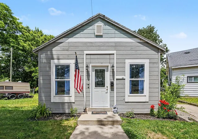 2nd image of 307 E Telegraph St, Dowagiac, MI 49047 | MLS# 69026030173