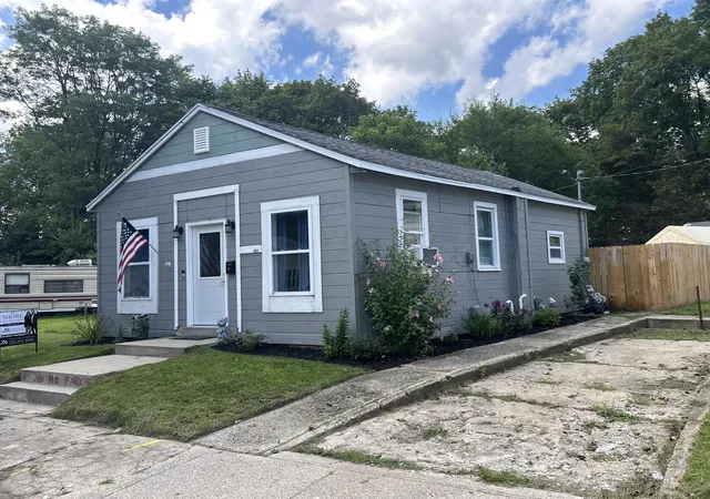 1st image of 307 E Telegraph St, Dowagiac, MI 49047 | MLS# 69026030173