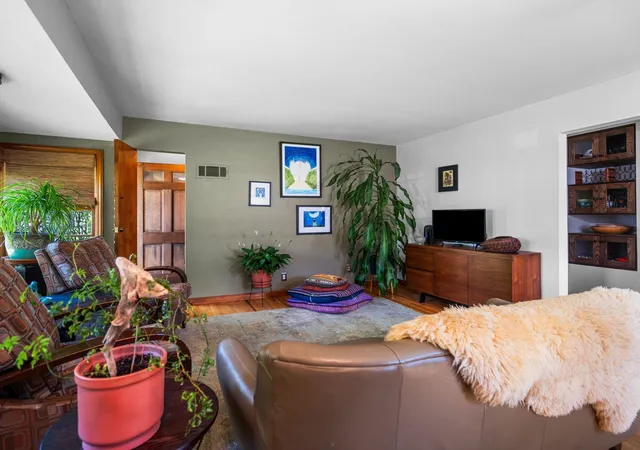 4th image of 535 W Twelfth St, Traverse City City Grand Traverse, MI 49684 | MLS# 78080069867