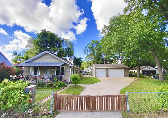 1st image of 319 Holly St Sw, Grand Rapids, MI 49548 | MLS# 65026030176