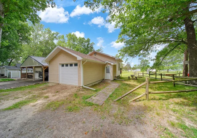 2nd image of 303 Cranberry Lake Rd, Jackson, MI 49201 | MLS# 55026030187