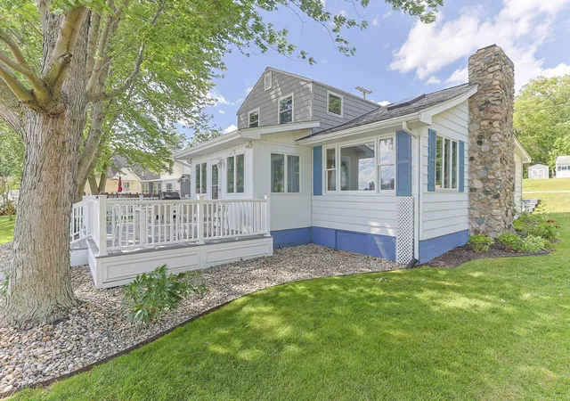 Photo 1 of Sale Pending at 27061 Curtis Dr, Edwardsburg, MI 49112 | MLS# 69026030198 | Listing updated on 2026-06-19