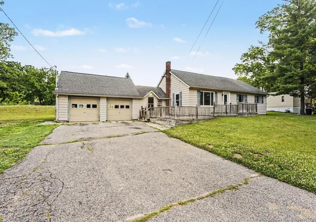 3rd image of 200 W Summit St, Muir, MI 48860 | MLS# 65026030199