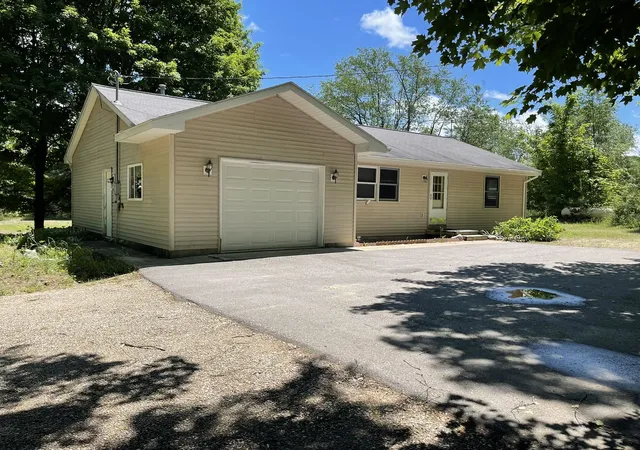 2nd image of 10511 Lake Of The Woods Rd, Mancelona, MI 49659 | MLS# 79080069871