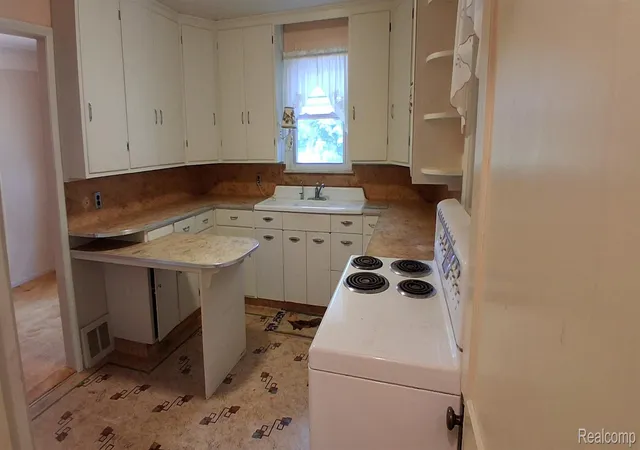 Photo 2 of Single family home for sale at 1810 Thorndale St, Commerce Township, MI 48382 | MLS# 20261045986 | Listing updated on 2026-07-29