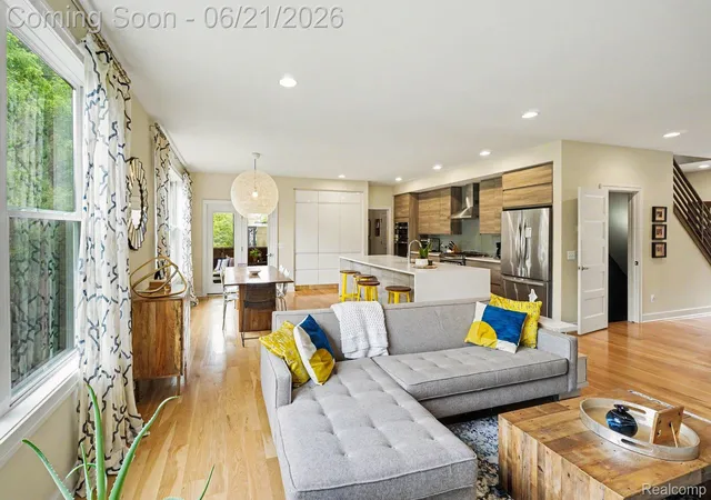 5th image of 220 Turnberry Ct, Milford, MI 48381 | MLS# 20261046004