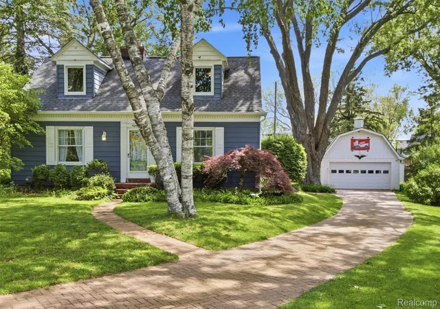 Photo 1 of Single family home for sale at 85 Hill Cir Dr, Waterford, MI 48328 | MLS# 20261046027 | Listing updated on 2026-07-20