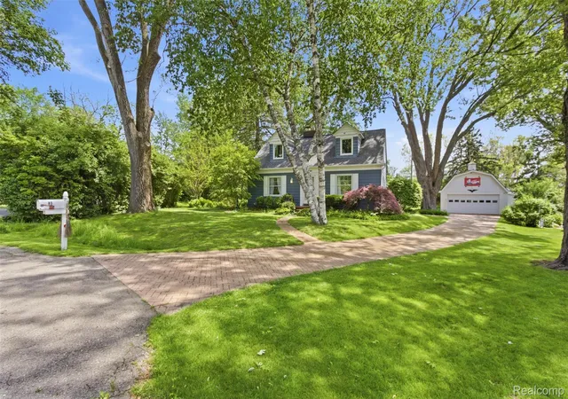 Photo 2 of Single family home for sale at 85 Hill Cir Dr, Waterford, MI 48328 | MLS# 20261046027 | Listing updated on 2026-07-20