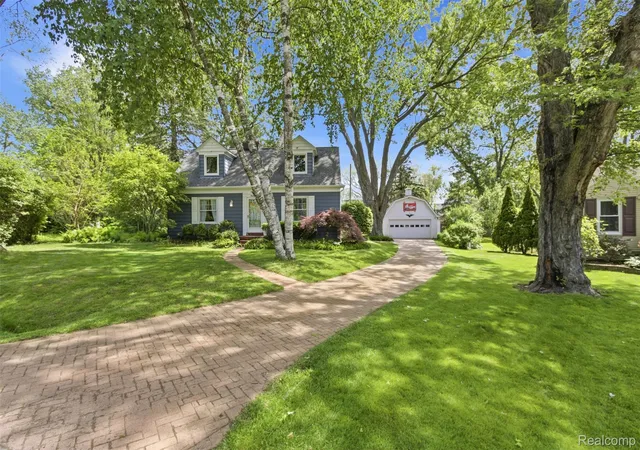 Photo 3 of Single family home for sale at 85 Hill Cir Dr, Waterford, MI 48328 | MLS# 20261046027 | Listing updated on 2026-07-20