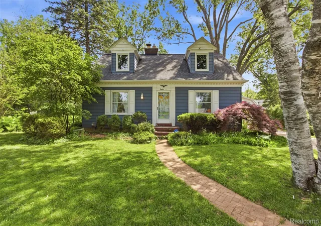Photo 3 of Single family home for sale at 85 Hill Cir Dr, Waterford, MI 48328 | MLS# 20261046027 | Listing updated on 2026-07-20
