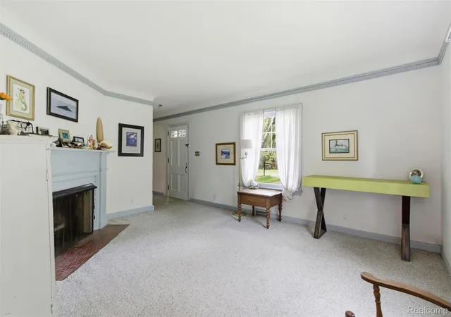 Photo 4 of Single family home for sale at 85 Hill Cir Dr, Waterford, MI 48328 | MLS# 20261046027 | Listing updated on 2026-07-20