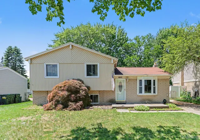 Photo 1 of Single family home for sale at 43171 Hartwick Dr, Sterling Heights, MI 48313 | MLS# 20261046033 | Listing updated on 2026-08-17