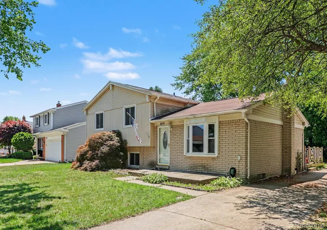 Photo 3 of Single family home for sale at 43171 Hartwick Dr, Sterling Heights, MI 48313 | MLS# 20261046033 | Listing updated on 2026-08-17