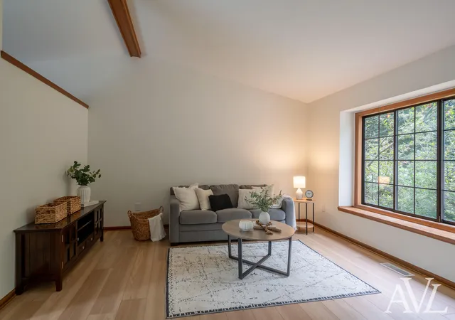 3rd image of 1344 Gladstone Dr SE, Grand Rapids, MI 49506 | MLS# 65026030256