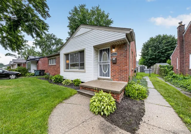 Photo 2 of Single family home for sale at 24660 Ridgedale St, Oak Park, MI 48237 | MLS# 20261046054 | Listing updated on 2026-06-21
