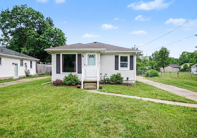 2nd image of 1262 Ne Beechwood St, Grand Rapids, MI 49505 | MLS# 65026030264
