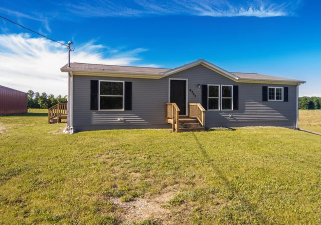 5th image of 8325 Schell Rd, Buckley, MI 49620 | MLS# 78080069897