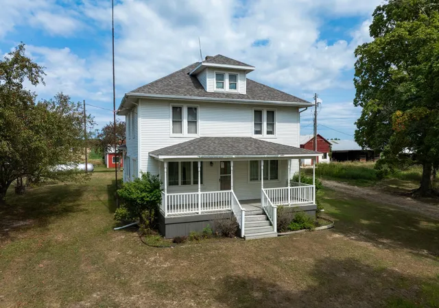 Photo 1 of Single family home for sale at 402 W Chapman Rd, Mount Pleasant, MI 48858 | MLS# 79080069894 | Listing updated on 2026-09-17