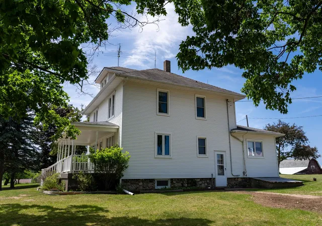 3rd image of 402 W Chapman Rd, Mount Pleasant, MI 48858 | MLS# 79080069894
